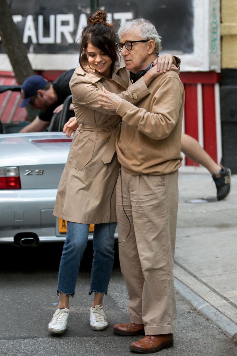 Selena Gomez non doveva lavorare con Woody Allen, secondo sua madre Selena Gomez e Woody Allen sul set