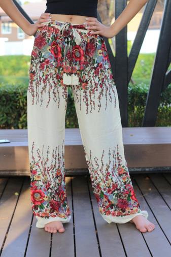 Pantaloni da donna artigianali a fiori, modello a palazzo