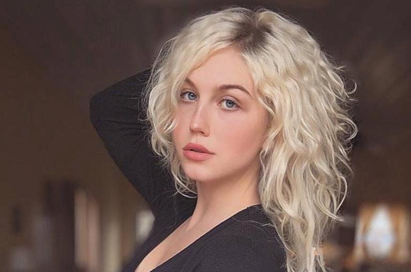 La storia di Erin Anderson, transgender che ha trovato l'amore nell'uomo che l'aveva respinta Erin Anderson e il fidanzato