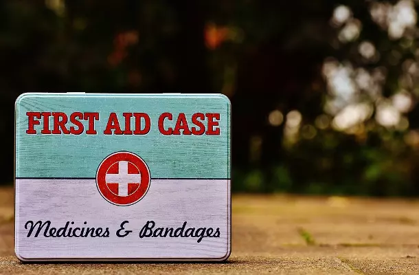 Viaggiare sicuri e in salute, un kit di soccorso Kit del pronto soccorso