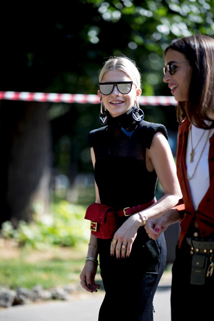 Marsupio Outfit composto da marsupio dallo Street Style di Milano 2019