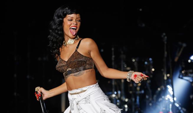 Rihanna, nuova linea di lingerie Rihanna sul palco in lingerie