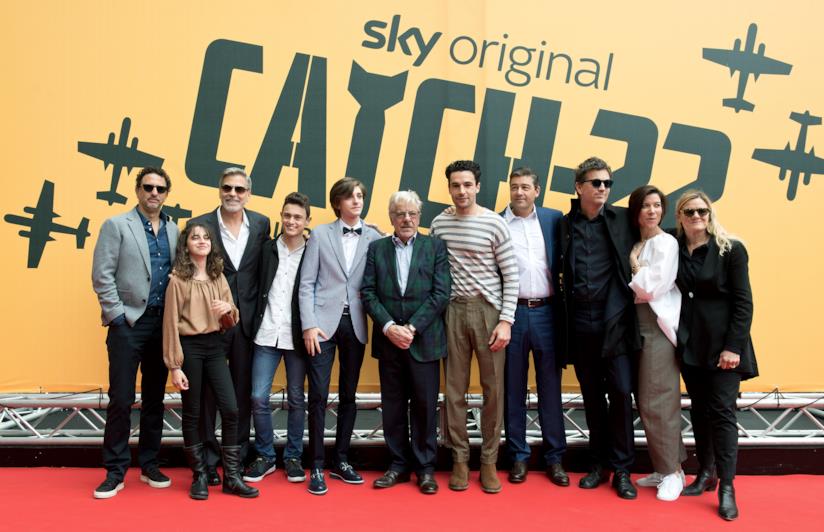 Il cast di Catch-22 alla presentazione a Roma Il cast di Catch-22 durante la presentazione a Roma