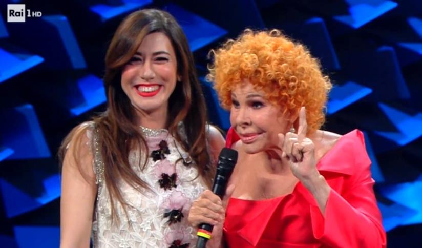 Virginia Raffaele, Claudio Baglioni e Claudio Bisio a Sanremo 2019 Virginia Raffaele, Claudio Baglioni e Claudio Bisio sul palco di Sanremo 2019
