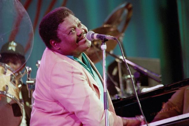 È morto Fats Domino, pioniere del rock Fats Domino durante un concerto