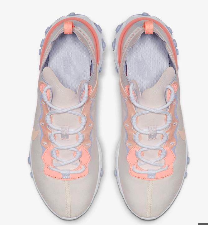 Nike React 55 Living Coral Un paio di scarpe React 55 Living Coral