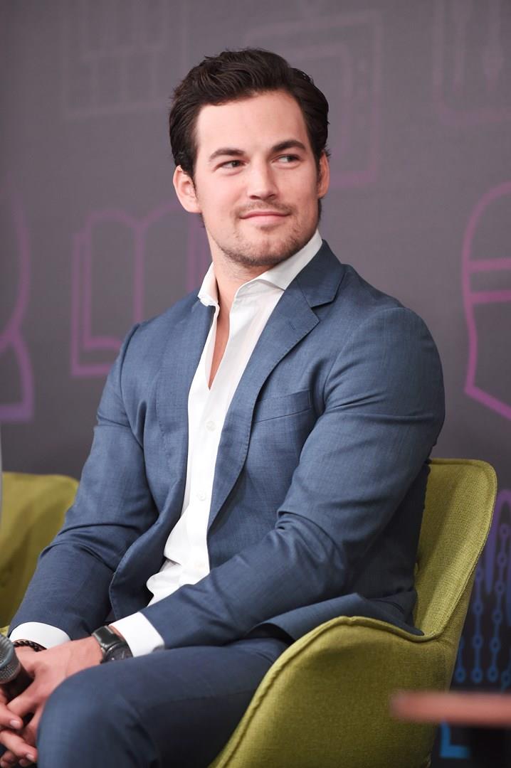 Giacomo Gianniotti Giacomo Gianniotti a un evento di Grey's Anatomy