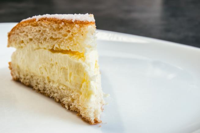 Torta fiocco di neve con crema alla ricotta e panna montata Torta fiocco di neve