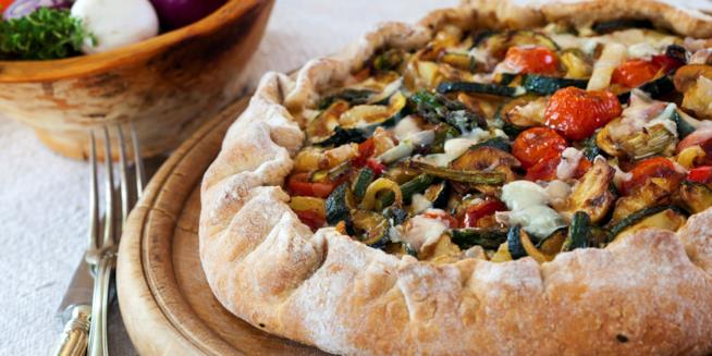 Grazie a FoxLife e Asciugoni Regina vinci una cooking class con Chiara Maci Una torta salata farcita con le verdure