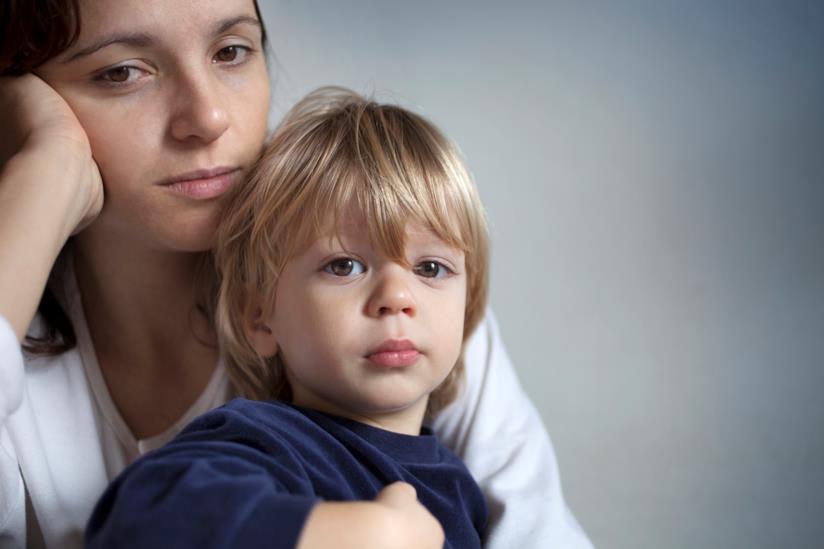 Mamma che preferisce un figlio Mamma e figlio