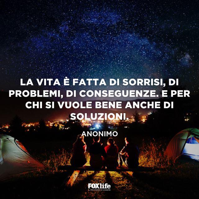 Frase della buonanotte da dedicare agli amici Amici intorno a un fuoco