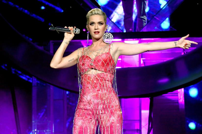 Katy Perry è stata accusata di molestie dal modello Josh Kloss Katy Perry