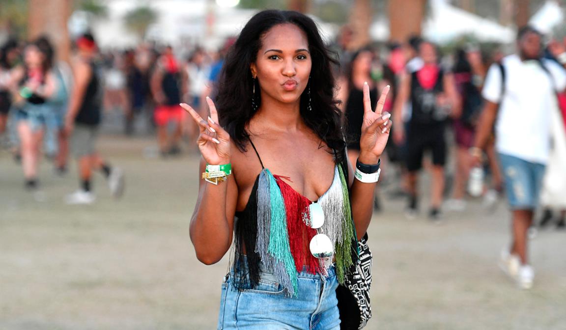 Una ragazza al festival di Coachella