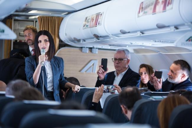 Laura Pausini Alitalia conferenza stampa Pausini