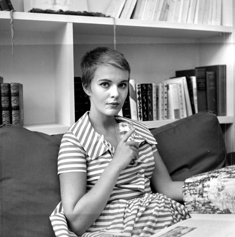 Jean Seberg Jean Seberg su un divano in Fino all'ultimo respiro