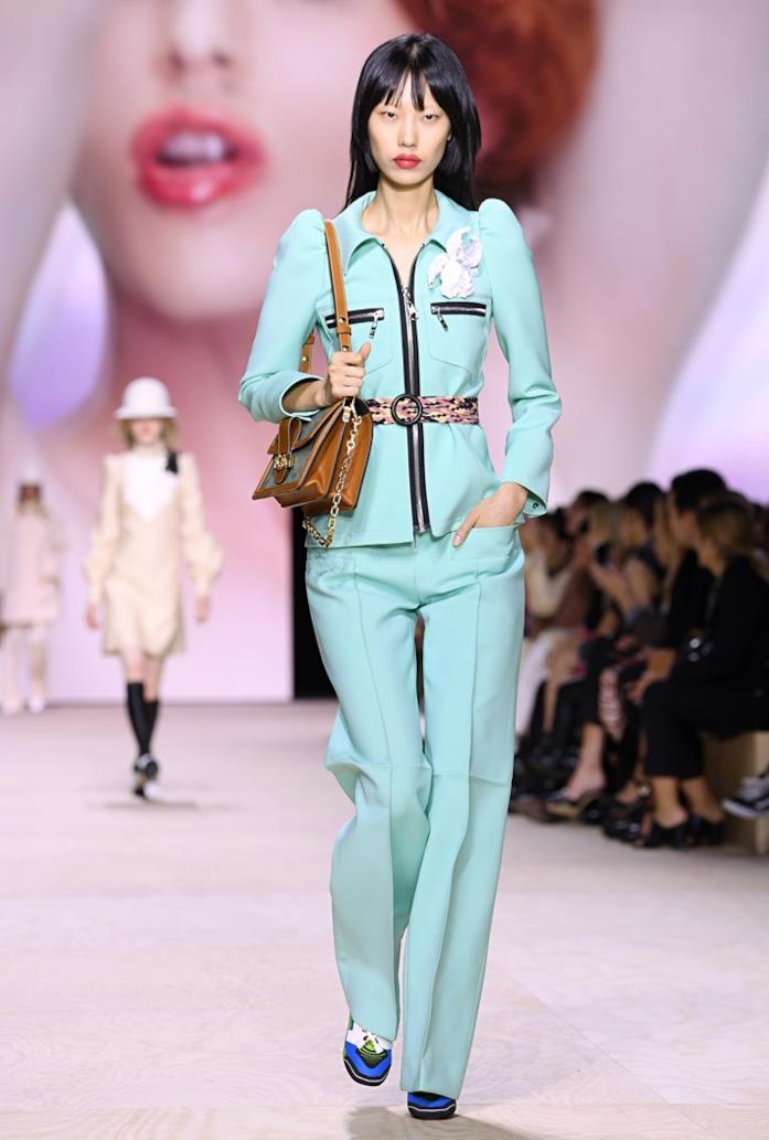 Paris Fashion Week: la collezione Primavera/Estate 2020 Louis Vuitton Tailleur vita alta Louis Vuitton