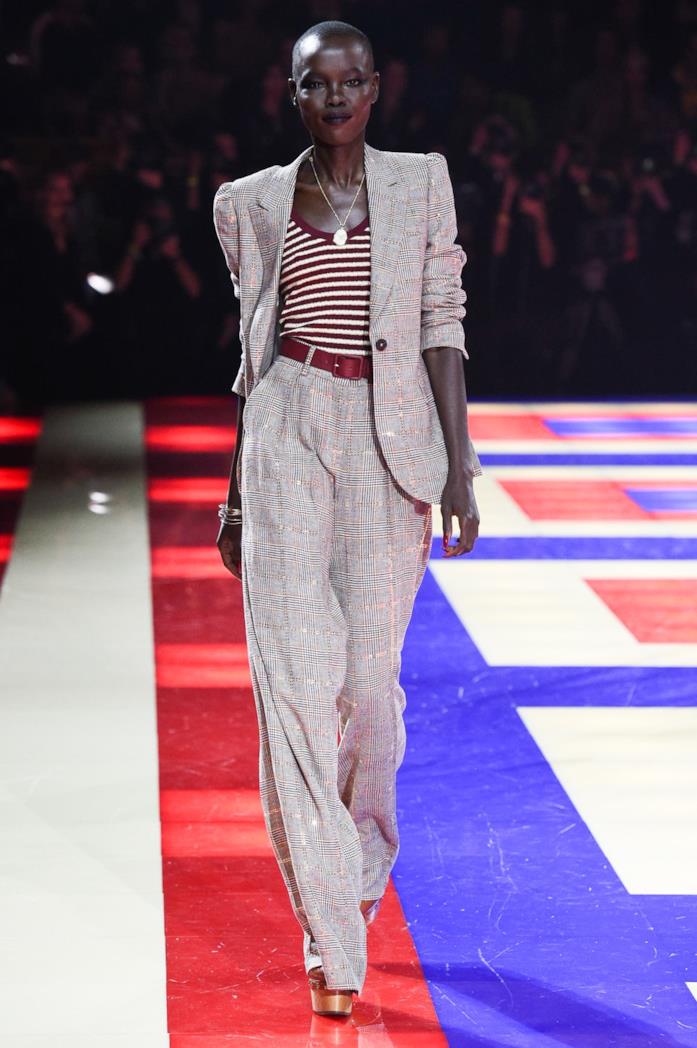 Sfilata Tommy Now Un look della sfilata Sfilata Tommy Now