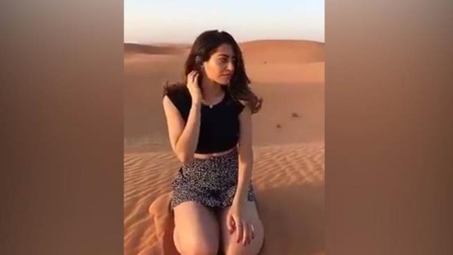 Arrestata e poi rilasciata in Arabia Saudita una ragazza in minigonna Un fotogramma del video della ragazza in minigonna arrestata in Arabia