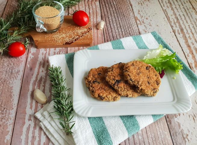 Polpette di amaranto Piatto con tre frittelle