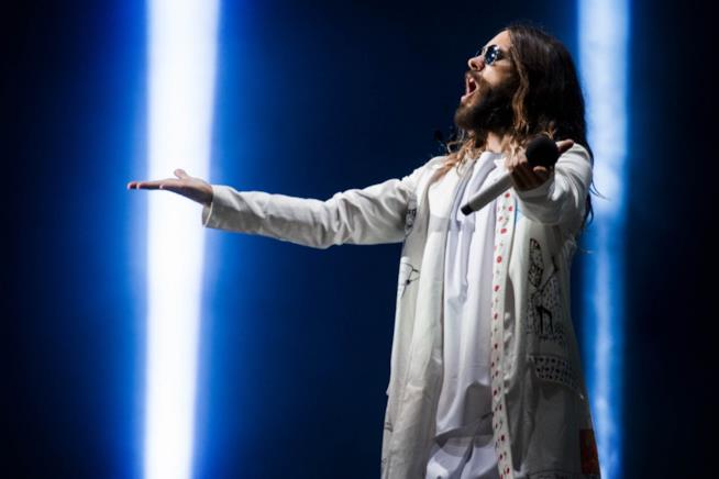 Jared Leto in concerto a Roma Jared Leto con indosso abiti Gucci in concerto a Roma