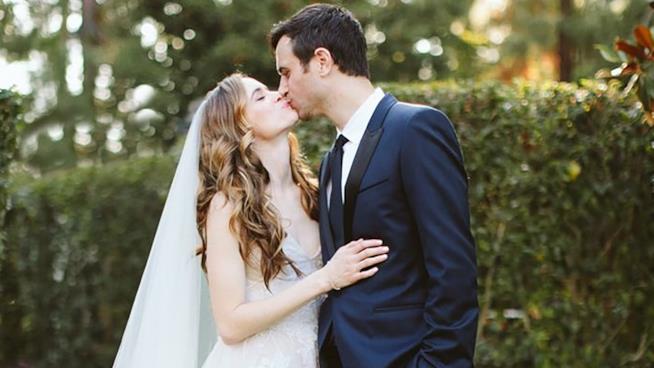 Danielle Panabaker di The Flash si è sposata Danielle Panabaker e Hayes Robbins sposi