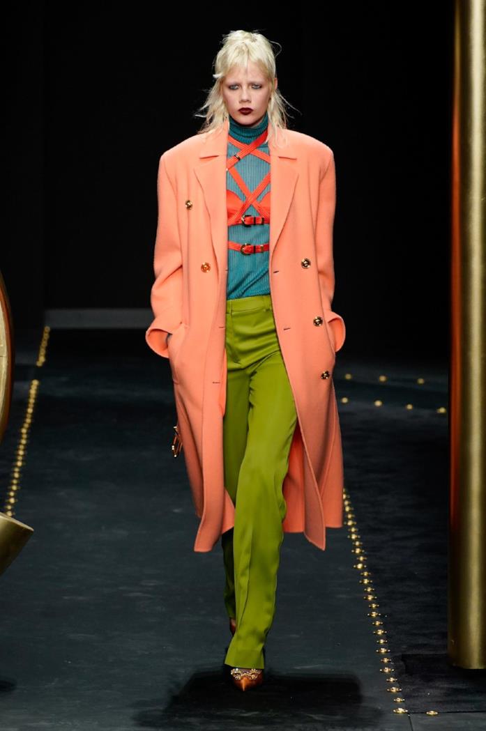 Ispirazione fifties per le nuance in passerella Mix di colori vintage per Versace