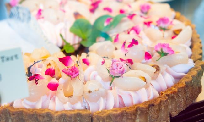 Torta festa della mamma: la ricetta con la crema namelaka al cioccolato bianco Torta festa della mamma