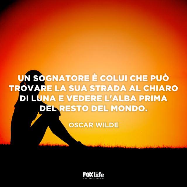 Citazione Wilde Ragazza in ombra seduta su un prato