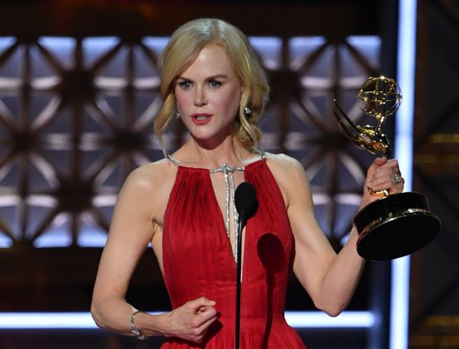 Nicole Kidman vince un Emmy per Big Little Lies e parla di violenza domestica Nicole Kidman agli Emmy Aawrds 2017