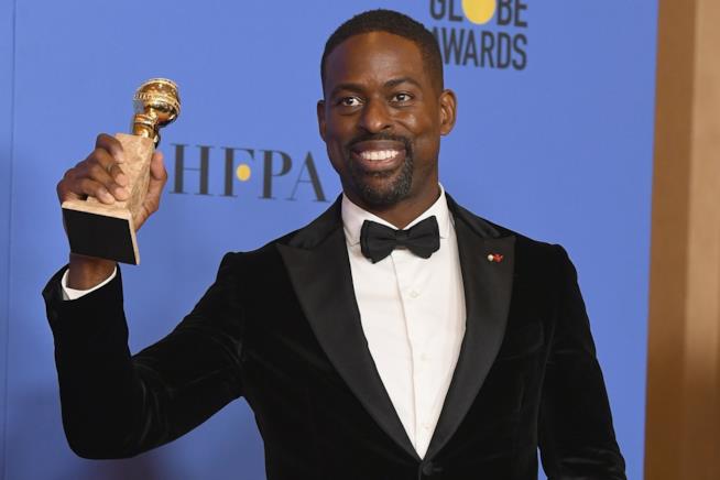 Sterling K Brown premiato ai Golden Globes Sterling K Brown premiato come Miglior Attore in una serie drammatica ai Golden Globes