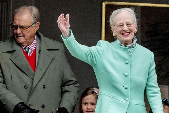Il principe Henrik Il principe Henrik e la regina Margrethe sono sposati da 40 anni