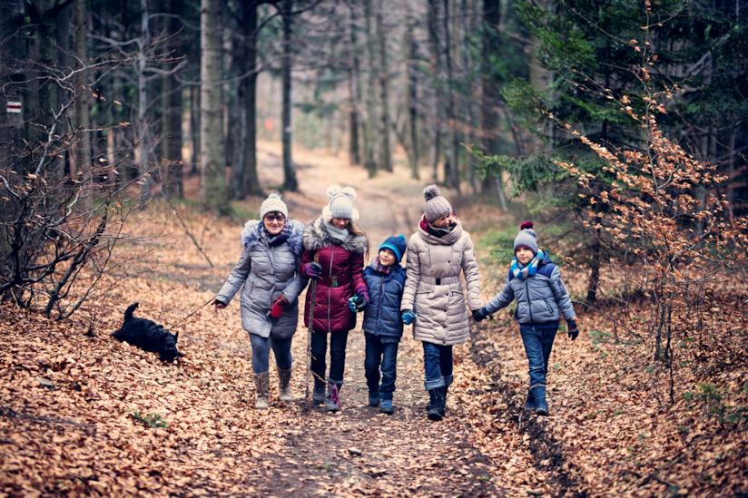 Idee per stare con i bambini Una famiglia nel bosco