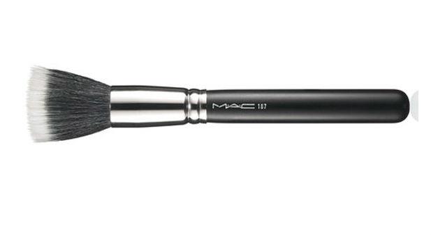 Pennello MAC 187 Brush Fondotinta Duo Fibre Face Pennello MAC 187 Brush Fondotinta Duo Fibre Face