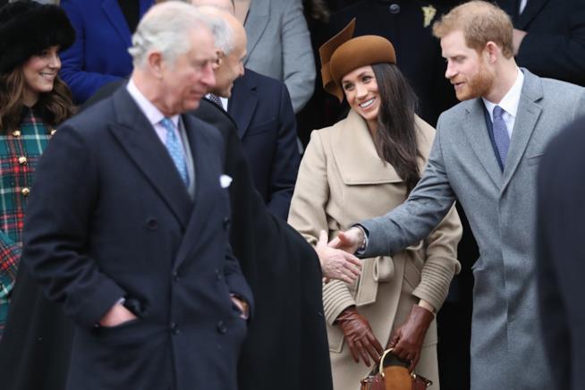Meghan Markle con il Principe Carlo e il Principe Harry Sarà il principe Carlo ad accompagnare Meghan Markle all'altare