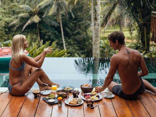 Lauren Bullen e Jack Morris a Bali Lauren Bullen e Jack Morris nella loro casa a Bali