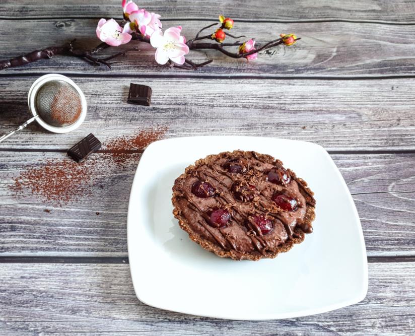 Crostatina alle ciliegie Dolce con crema e frutta