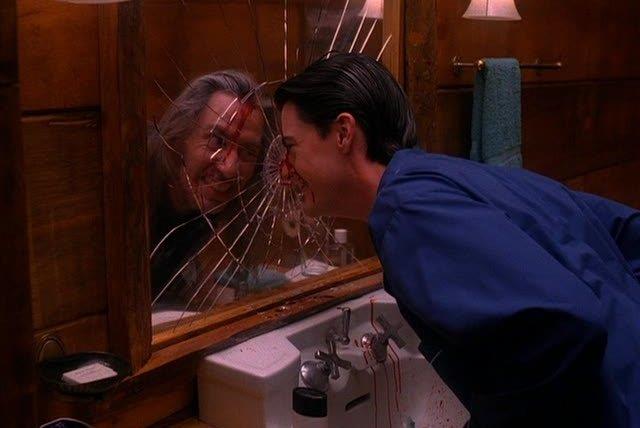 Twin Peaks Dale Cooper si specchia e diventa Bob