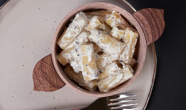 Pasta alla cenere: la ricette con panna, olive nere e gorgonzola Pasta alla cenere