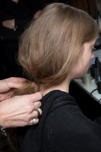 Capelli castani con coda morbida Capelli castani chiari