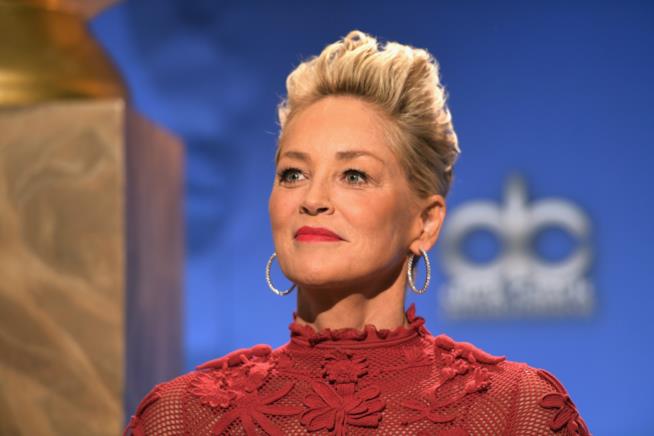 Sharon Stone dice la sua sulle molestie sessuali a Hollywood Sharon Stone