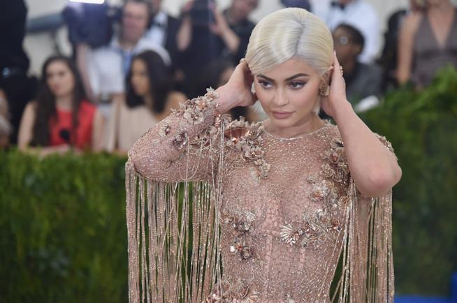 Kylie Jenner e il fidanzato Travis Scott avranno un bambino Kylie Jenner sul red carpet