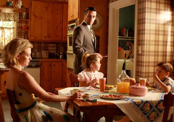 La cucina di Mad Men La famiglia Draper in cucina