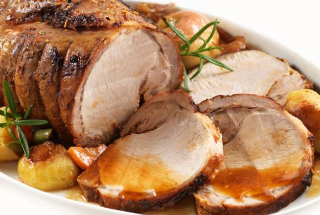 Arrosto al forno con patate, come prepararlo ricetta dell'arrosto di vitello con patate novelle