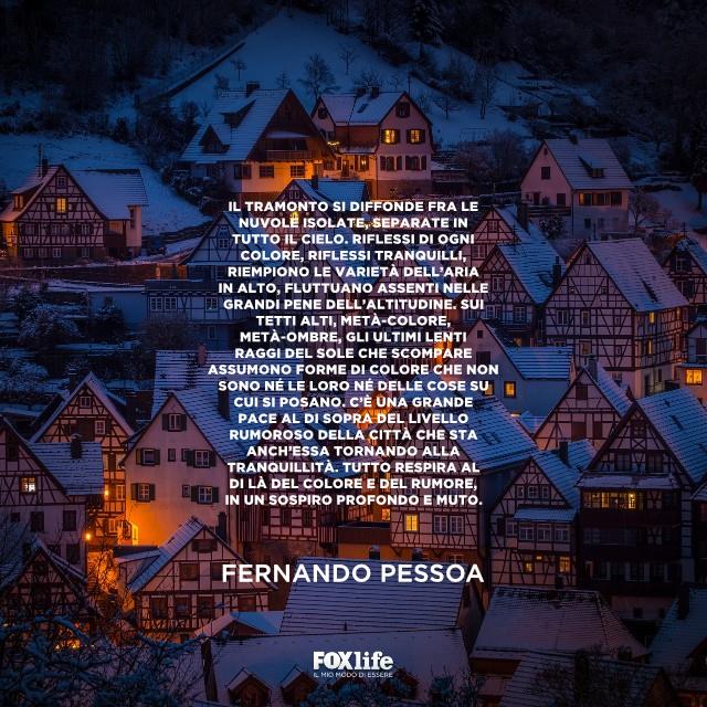 Frase Pessoa Villaggio in legno al tramonto