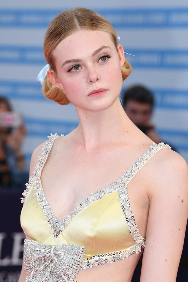 Elle Fanning Elle Fanning in codini sul red carpet