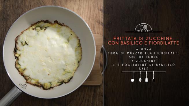 Frittata di zucchine, porro, basilico e mozzarella fiordilatte Frittata di zucchine e mozzarella