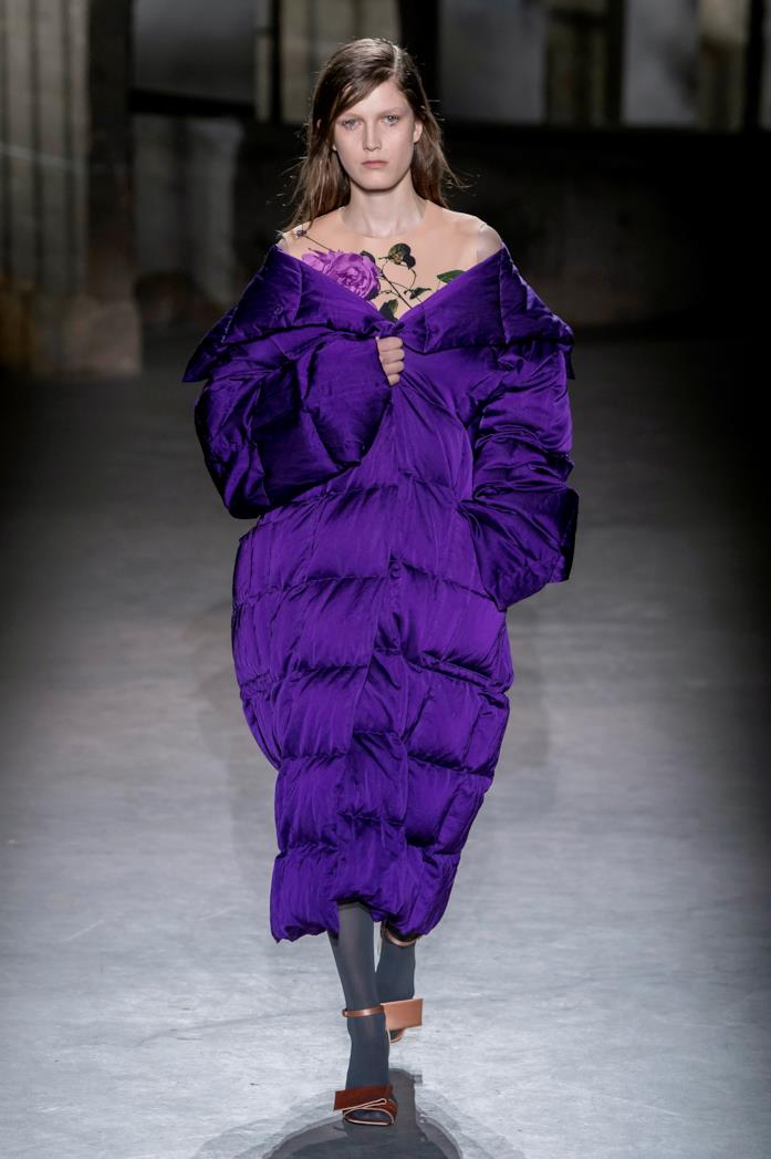 Il viola in passerella da Dries Van Noten Il viola proposto da Dries Van Noten