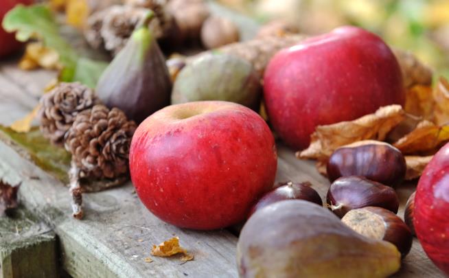 Frutta di stagione a ottobre: ricette e proprietà di castagne, noci e nocciole Frutta di stagione a ottobre