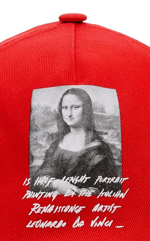 Cappello Ispirato a Monna Lisa Is half lenght portrait painting by the italian renaissance artist Leonardo da Vinci