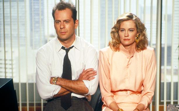 Bruce Willis e Cybill Shepherd in Moonlighting Bruce Willis e Cybill Shepherd in una scena di Moonlighting
